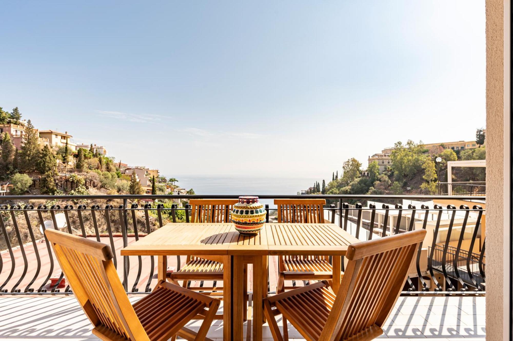 Lovely With Romantic Sea View Apartment *